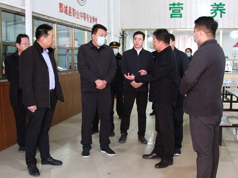 县长邓兆朋到星空（中国）开展食品安全实地调研活动